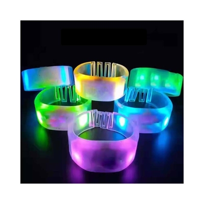 Đồ dùng bữa tiệc điều khiển từ xa dẫn đèn vòng tay lumineux dẫn đèn lồng vòng tay với 15 màu sắc ánh sáng