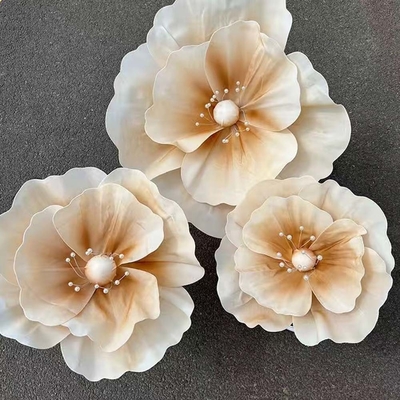 Đặt hoa khổng lồ màu đỏ tùy chỉnh được làm bằng bọt PE cho màn hình trang trí tiệc cưới