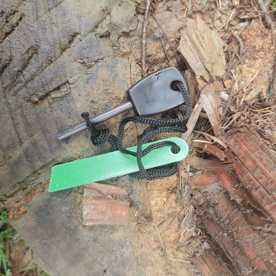 Cắm trại ngoài trời Sản phẩm sinh tồn bằng sắt Mấy răng cào Mini Fire Starter Thép đá